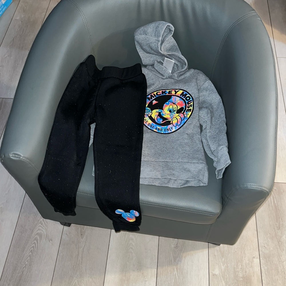 Mickey Mouse boys 4T sweatsuit